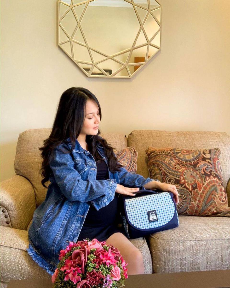 instagram.com/rosnitaputri