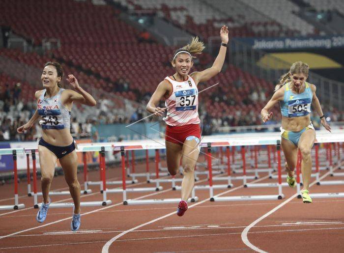 Atlet lari gawang nomor 100 meter putri Indonesia, Emilia Nova. (ANTARA FOTO/ INASGOC/ Jessica Margaretha/mes/18).