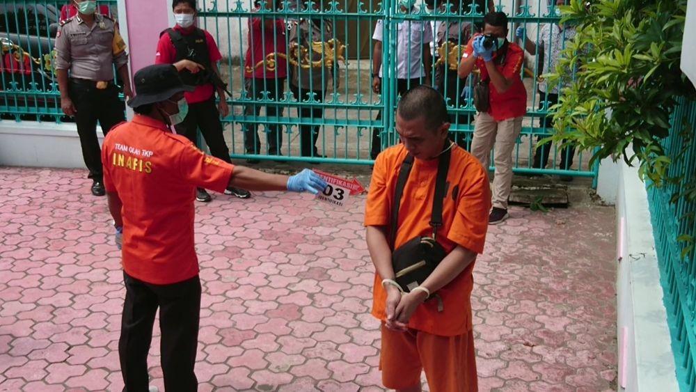 Tersangka Pembunuh Ibu Kos di Tulungagung Jalani Rekonstruksi
