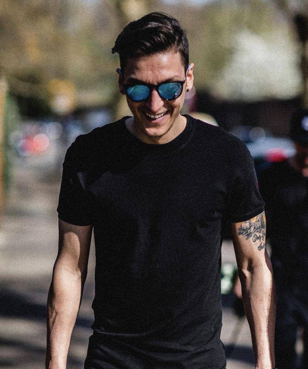 instagram.com/m10_official