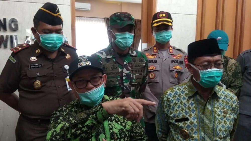 Wakil Bupati Tuban Noor Nahar Hussein saat memberikan keterangan kepada wartawan. IDN Times/Imron