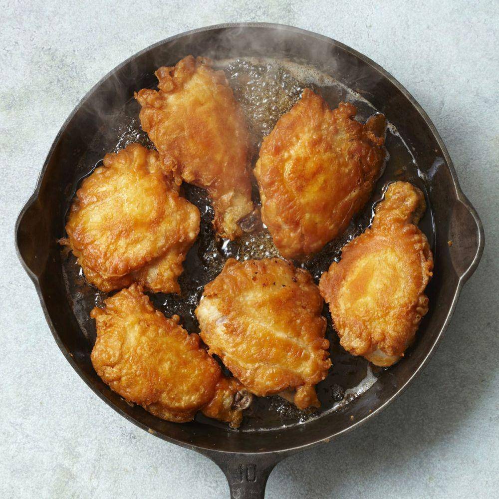 Ilustrasi menggoreng ayam (rachaelraymag.com)