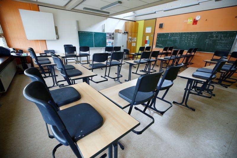 Ruang kelas kosong di Freiherr-vom-Stein saat penutupan sekolah di tengah pandemik COVID-19, di Bonn, Jerman, pada 13 Maret 2020. ANTARA FOTO/REUTERS/Wolfgang Rattay