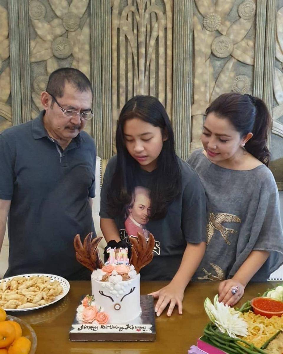 instagram.com/mayangsaritrihatmodjoreal