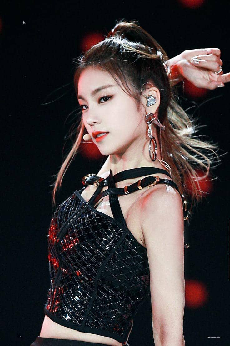 twitter.com/lunayeji