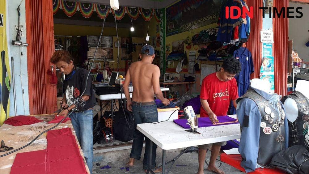 Konveksi di Palembang Bagikan Ratusan Masker Gratis, Syarat Cuma KTP