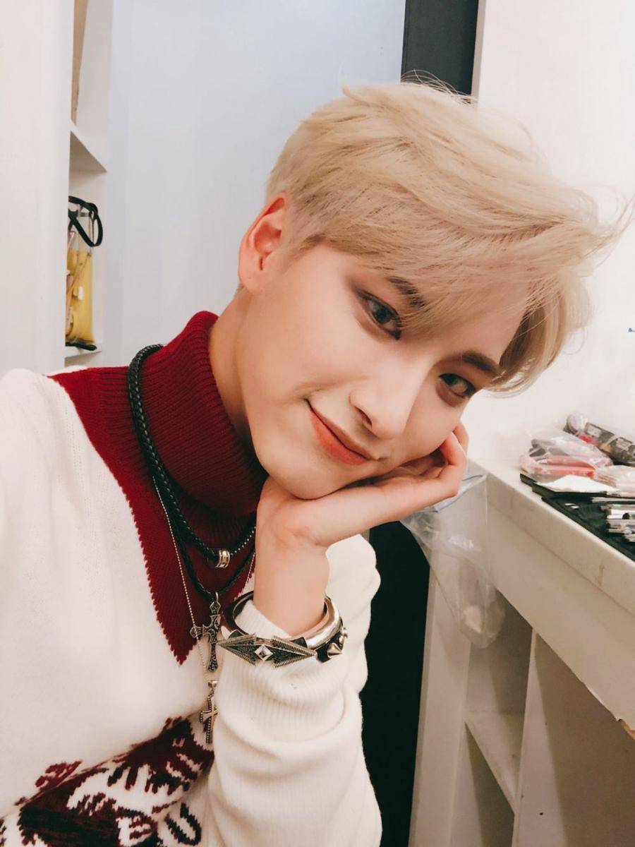 twitter.com/seonghwaluvbird/
