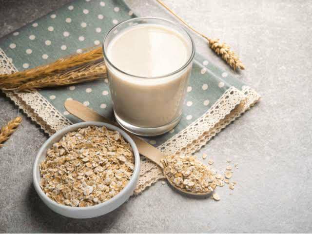 5 Minuman Pengganti Susu Sapi Ini Bisa Kamu Konsumsi Setiap Pagi