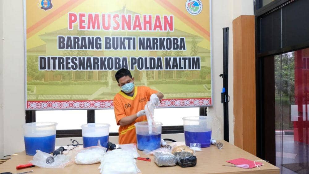 Direskoba Polda Kaltim Musnahkan 13,7 Kilogram Sabu-sabu