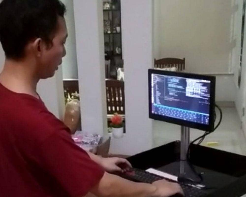 Robot hasil kerja sama Unair dan ITS untuk melayani pasien COVID-19. Dok Humas ITS