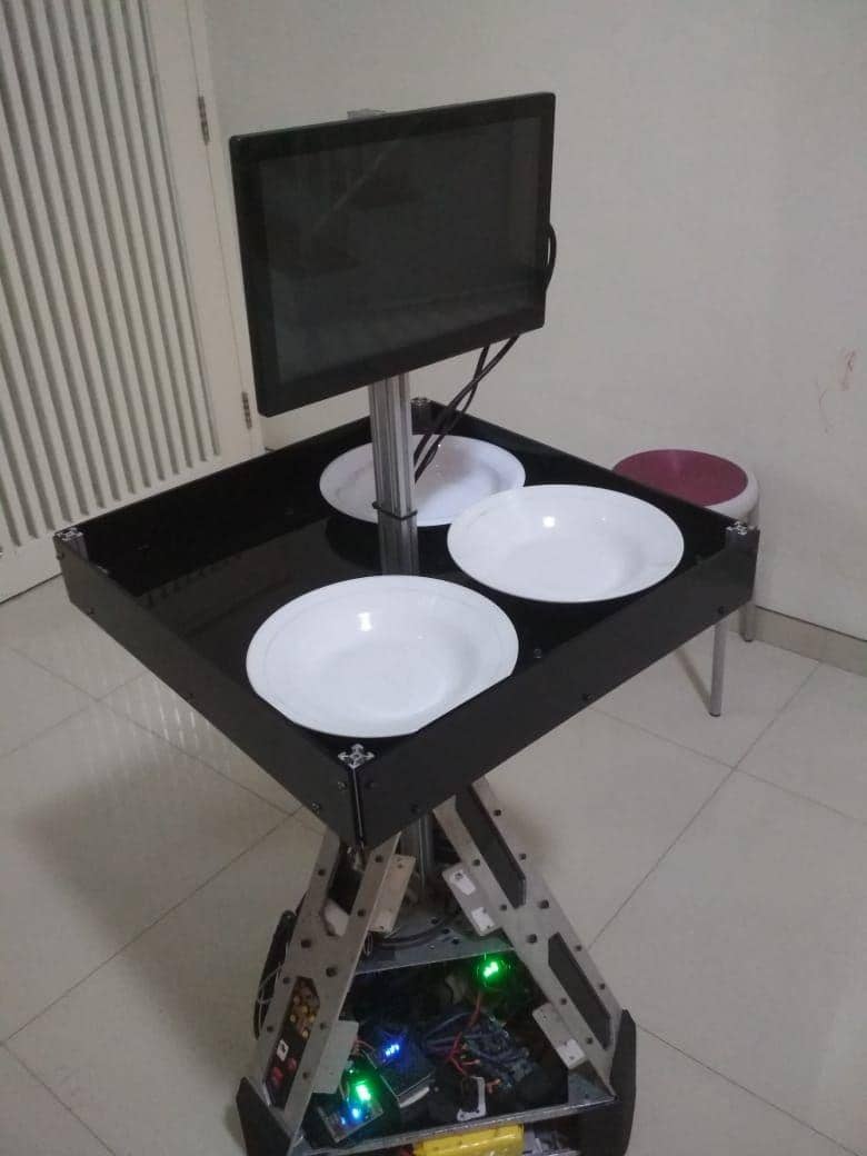 Robot hasil kerja sama Unair dan ITS untuk melayani pasien COVID-19. Dok Humas ITS
