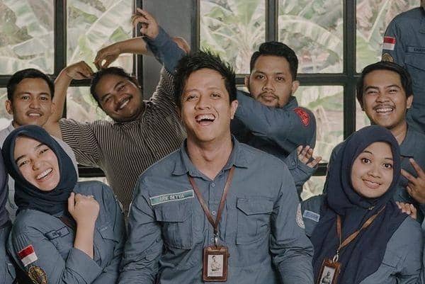 Arie Setya Yudha bersama tim dari Molay - Instagram.com/ariesetyayudha