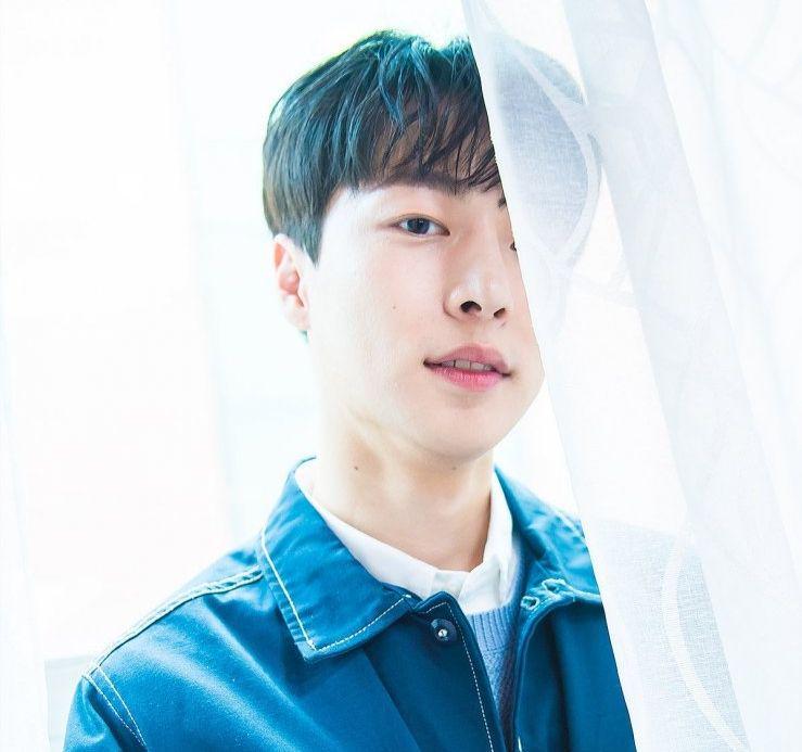 Awas Terpesona! 10 Potret Bae In Hyuk, Aktor Rookie yang Manis Banget