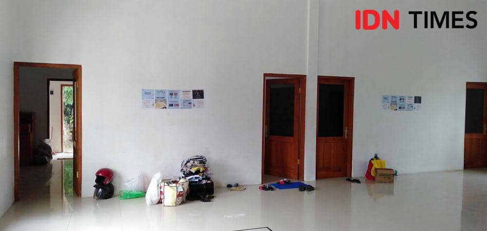 Kamar untuk karantina para pendatang atau pemudik di Desa Sumbermulyo. IDN Times/Daruwaskita