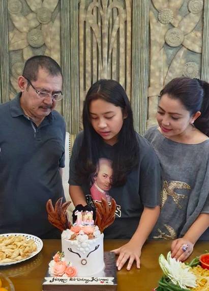 instagram.com/mayangsaritrihatmodjoreal