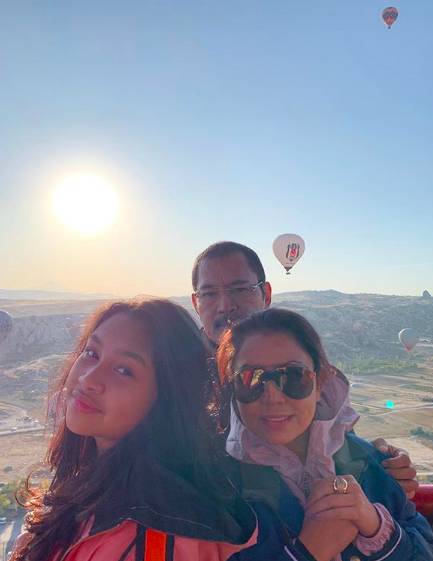 instagram.com/mayangsaritrihatmodjoreal