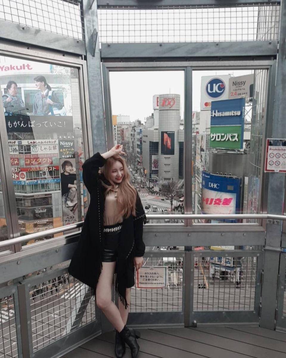 instagram.com/official_izone