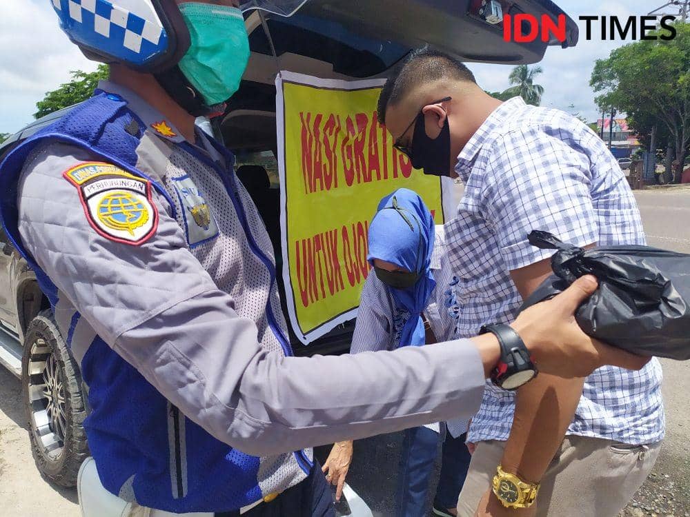 Pandemi COVID-19, Jadi Ajang Berbagi Makan Siang Gratis di Palembang
