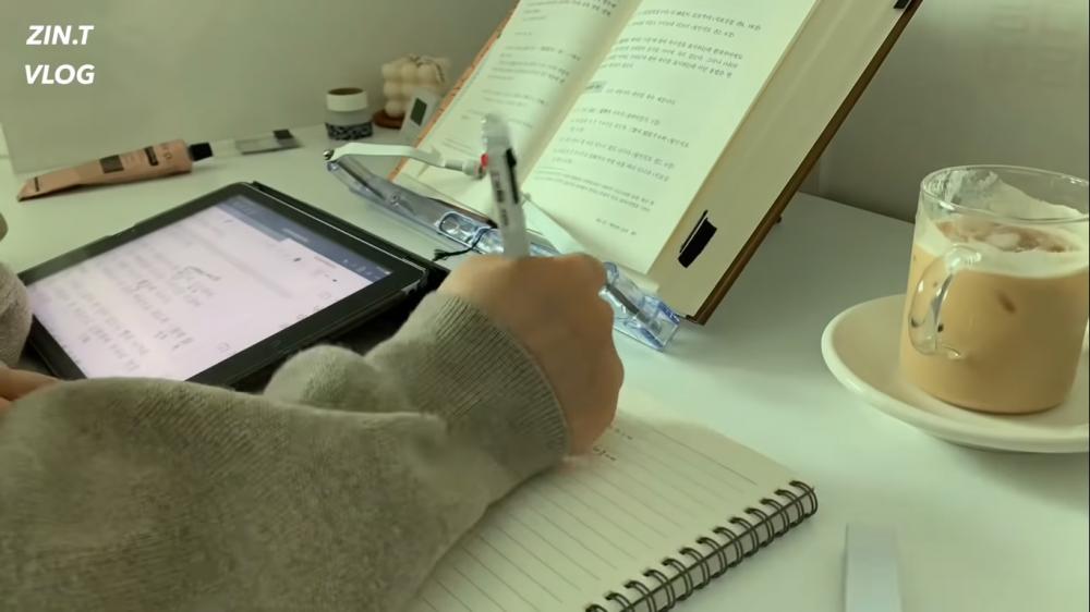 5 Vlogger Korea Selatan yang Menginspirasi Selama Karantina