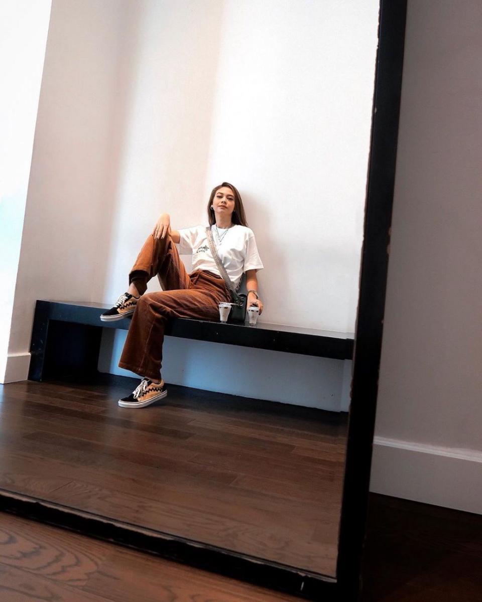 10 Ide Tampil Stylish dengan T-shirt ala Yuki Kato!