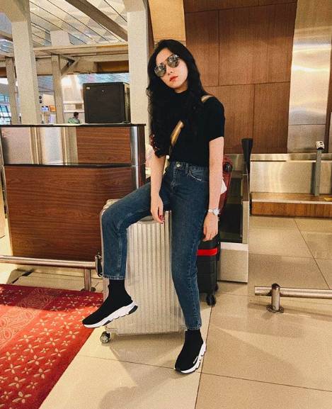 instagram.com/isyanasarasvati