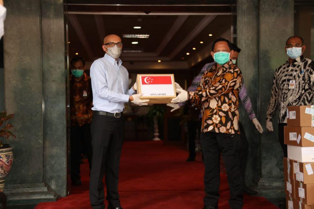 Kerja Sama Lawan COVID-19, Singapura Beri Bantuan Medis ke Indonesia