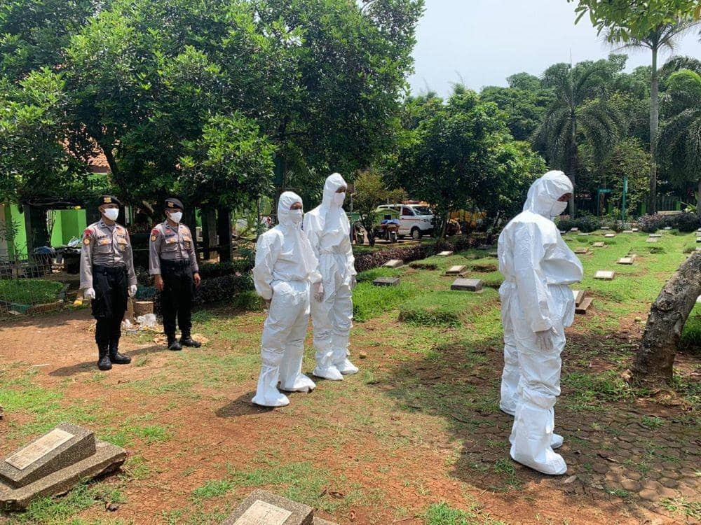 Tim Khusus Polda Metro Jaya untuk mengawal pemakaman korban COVID-19. Dok. Humas Polda Metro Jaya