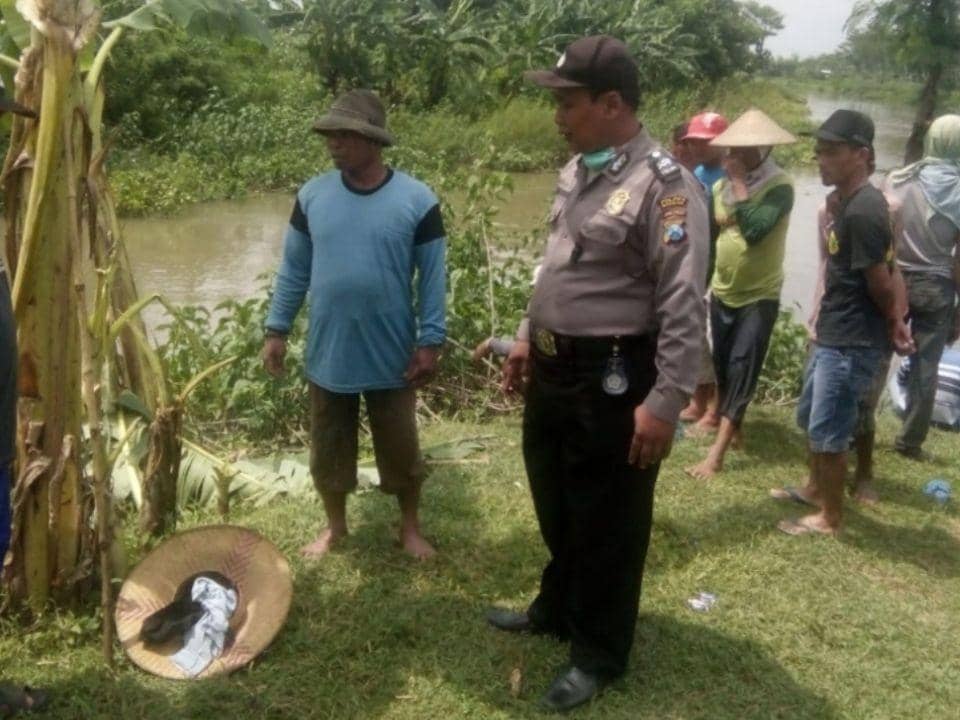 Polisi melakukan olah TKP di Sungai Apur Patianrowo. IDN Times/istimewa