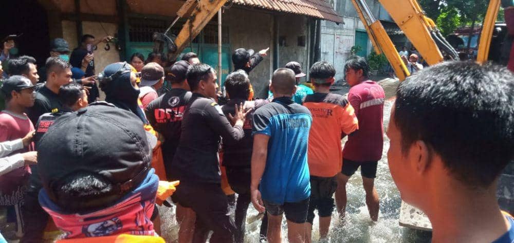 Dicari 15 Jam, Bocah 5 Tahun di Surabaya Ditemukan Meninggal di Parit