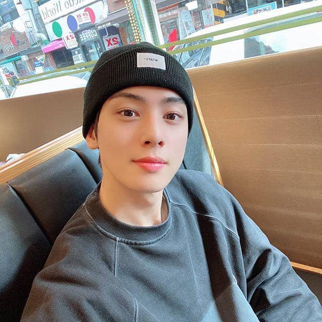 10 Potret Idol Cowok dengan Beanie Hat, Cool tapi Gemesin!