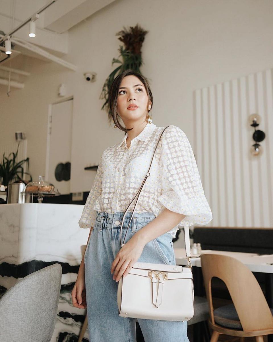 10 Atasan yang Bikin Tampilanmu Makin Modis ala Jessica Mila!