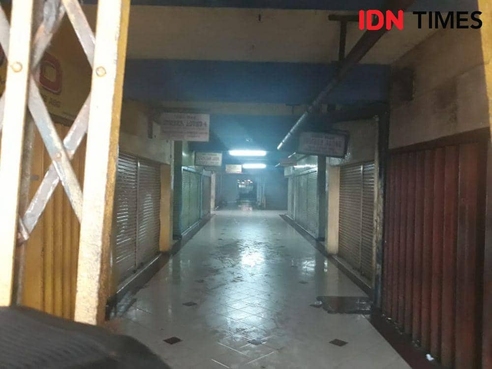 Kondisi dalam Pasar Kapasan Surabaya, pada Senin (6/4) pasca penutupan. IDN Times/Edwin Fajerial