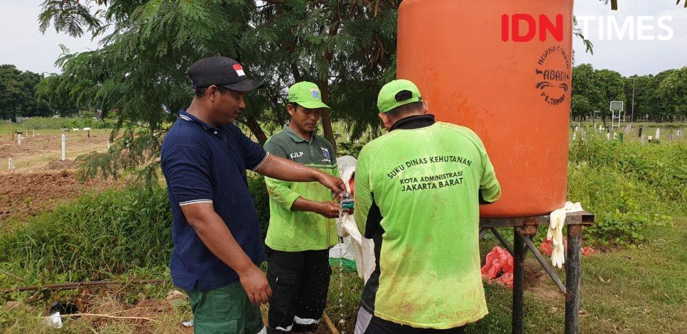 Kisah Para Penggali Kubur TPU Tegal Alur di Tengah Pandemik COVID-19