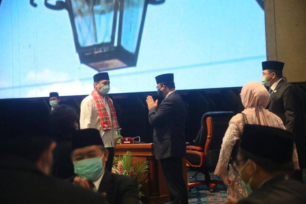 Riza Patria bersama Anies Baswedan dalam Paripurna Pemilihan Wagub DKI Jakarta(6/4) (Dok. Humas DPRD DKI Jakarta)