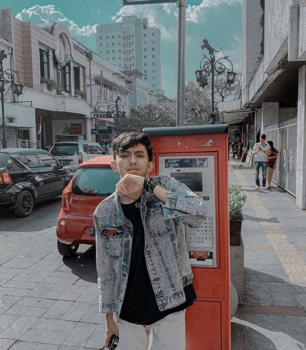 10 Potret Prihambogo, Selebgram Pacar Idaman Netizen yang Gombal Abis!