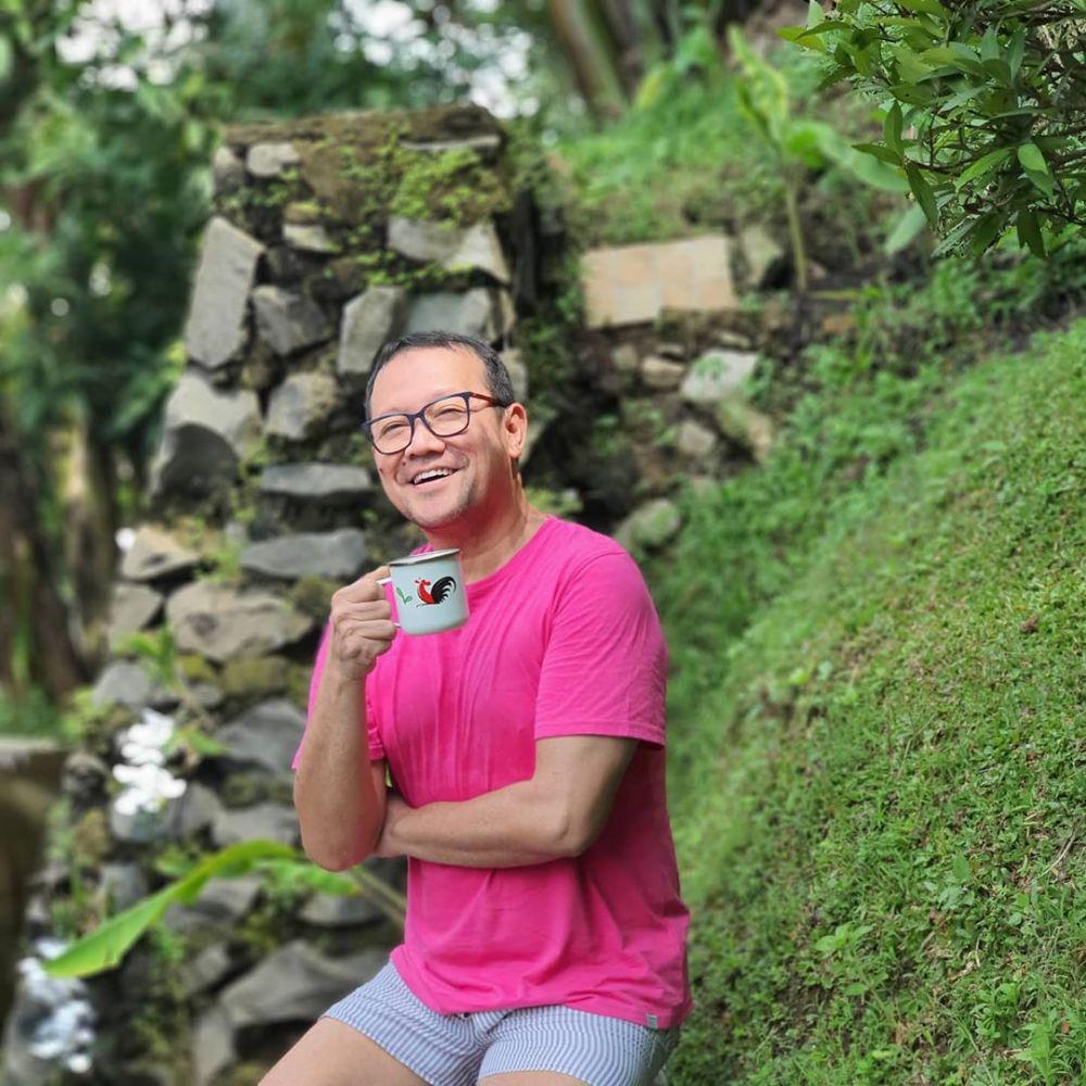 Menyatu dengan Alam, Ini 10 Konsep Santai ala Alvin Adam Saat di Rumah