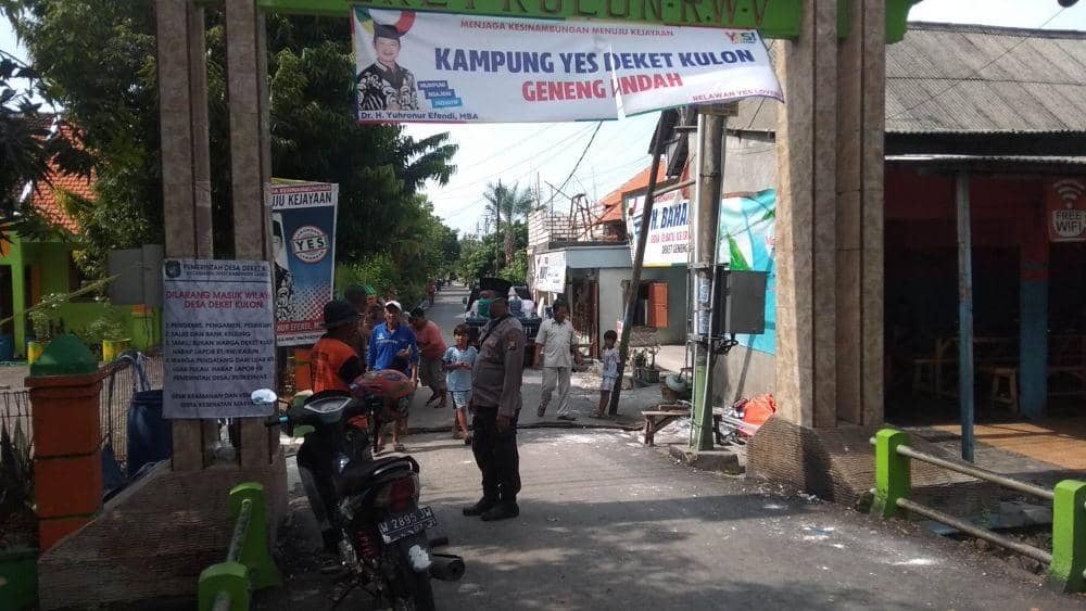 Petugas kepolisian mengecek lokasi kejadian. IDN Times/Imron