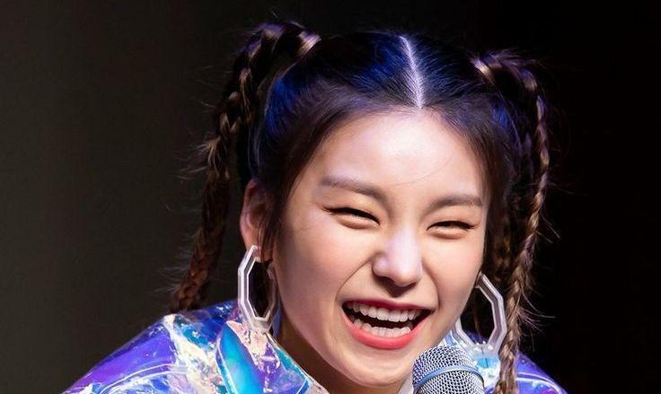 10 Potret Menawan Hwang Yeji ITZY dengan Eye Smile yang Bikin Meleleh