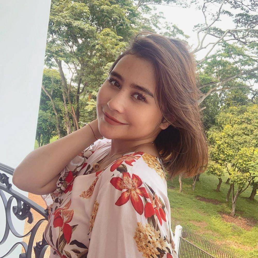 Prilly Latuconsina (instagram.com/prillylatuconsina96)