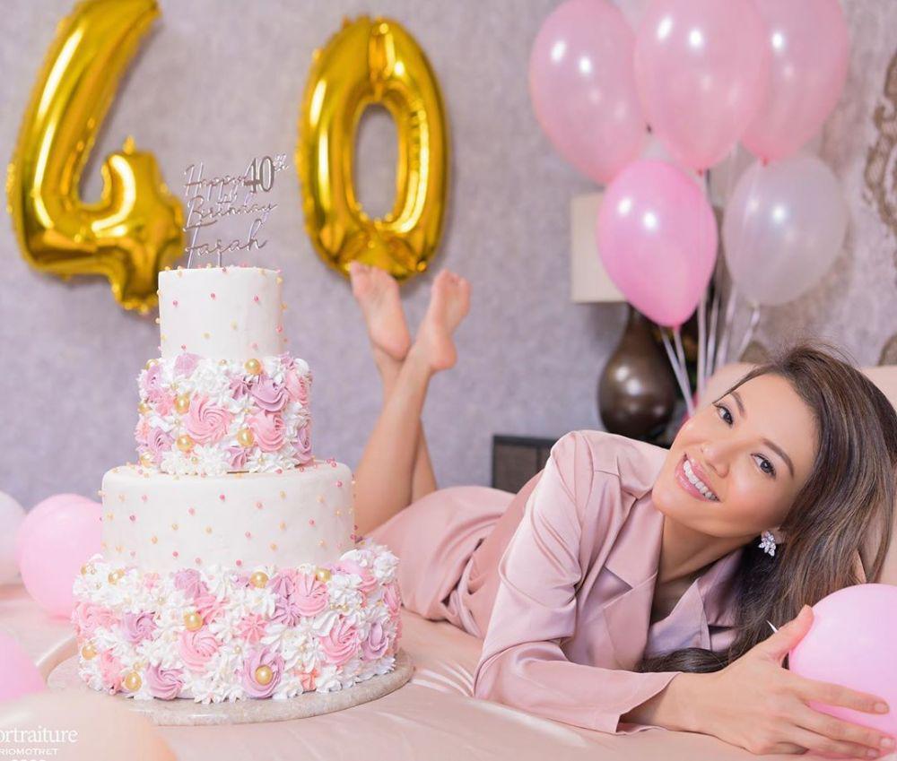 Rayakan Ulang Tahun di Rumah, 10 Potret Farah Quinn yang Memesona