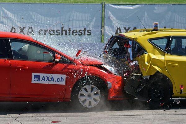 Biar Gak Salah Beli, Kenali 5 Ciri Mobil Bekas Tabrakan Ini