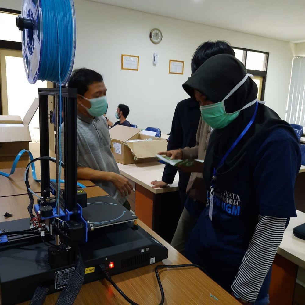 DERU UGM Produksi APD Face Shield Pakai 3D Printer