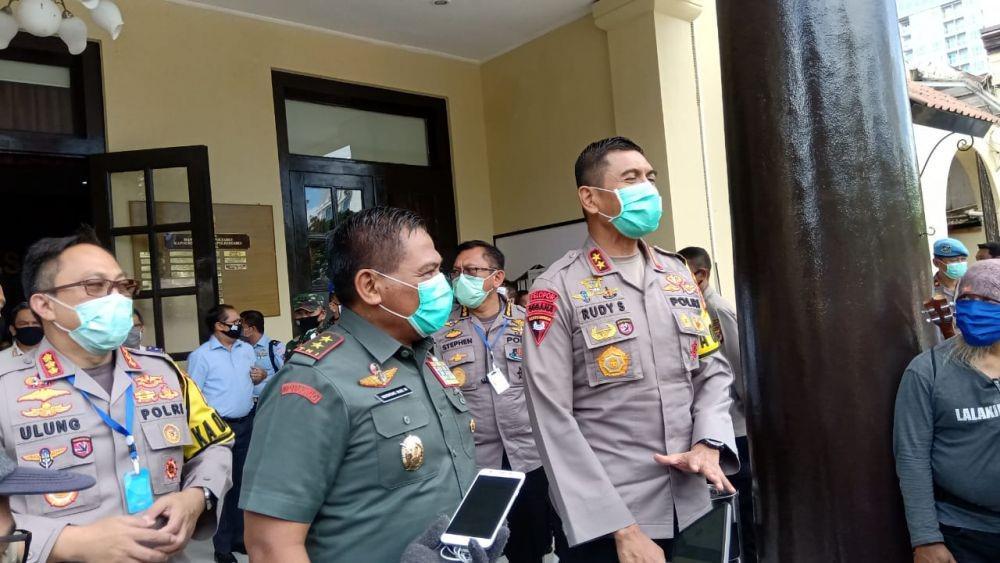[BREAKING] Bareng Emil, Kapolda Jabar dan Pangdam III Siap Disuntik Vaksin COVID