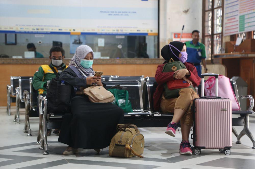 Daop 8 Surabaya Wajibkan Seluruh Penumpang Kereta Api Pakai Masker