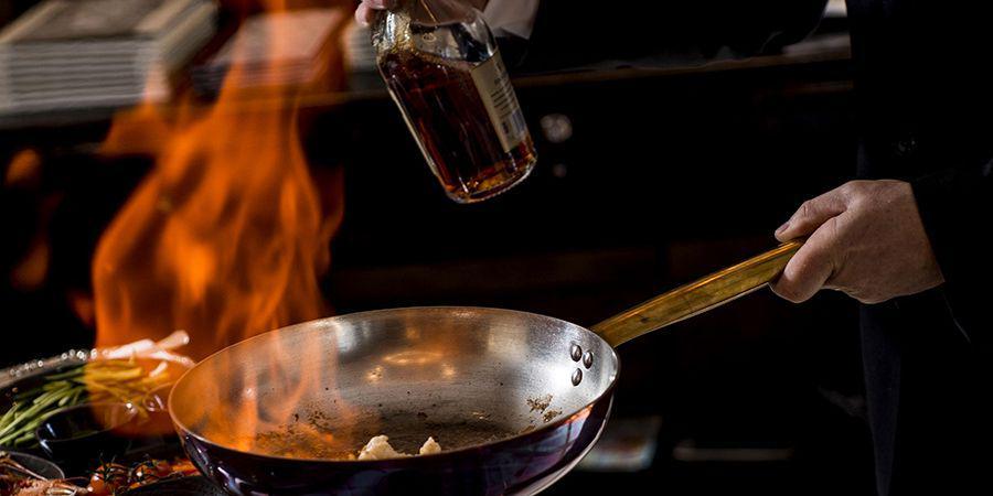 Cooking 101: 5 Langkah Mudah Melakukan Teknik Flambe