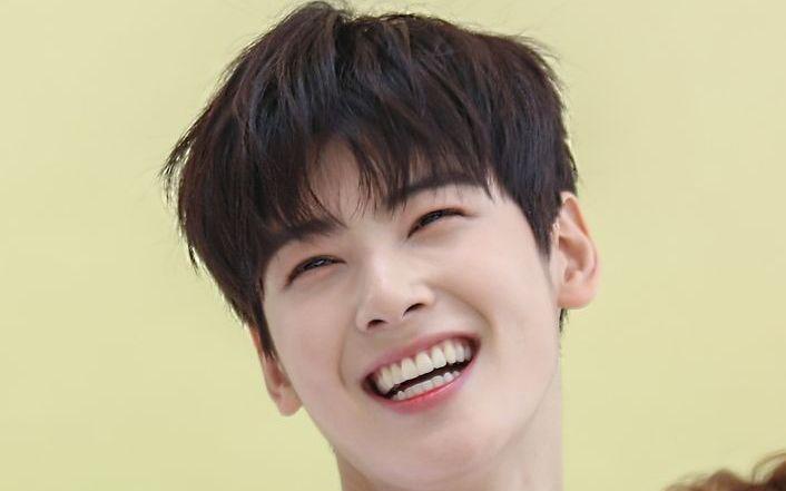 10 Potret Menggemaskan Eye Smile Cha Eun Woo ASTRO, Awas Kepincut!