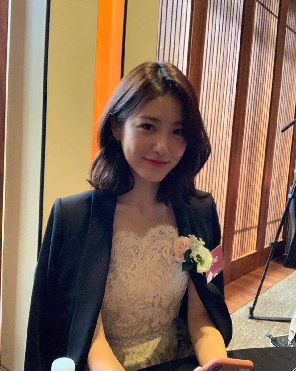instagram.com/__shinyeeun