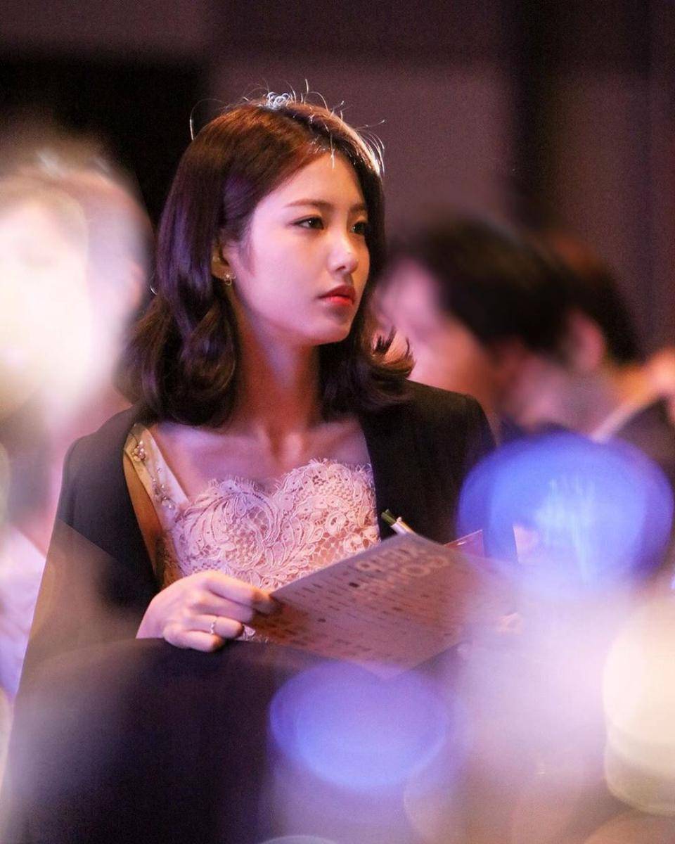 instagram.com/__shinyeeun