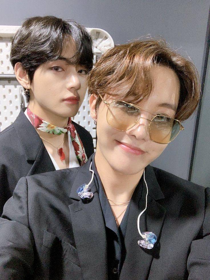 twitter.com/BTS_twt