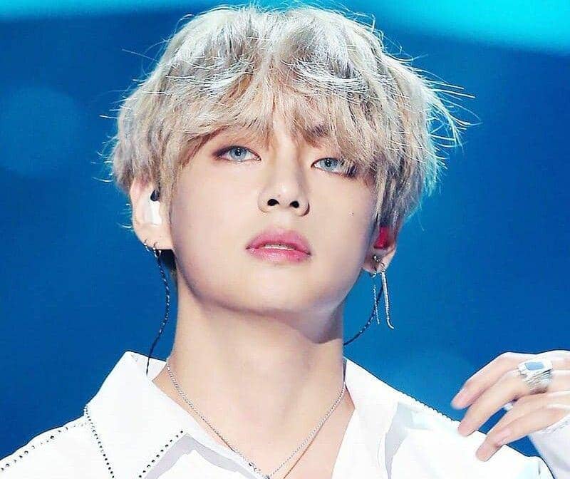 Jadi Panutan Bagi Idol Lain, Ini 10 Pesona V BTS Saat di Atas Panggung